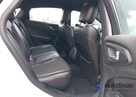 2015 Chrysler 200 S z USA, uszkodzony, nr VIN 1C3CCCBB7FN531636